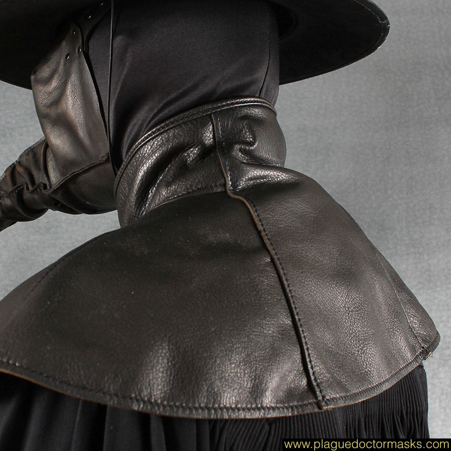 Plague doctor capelet